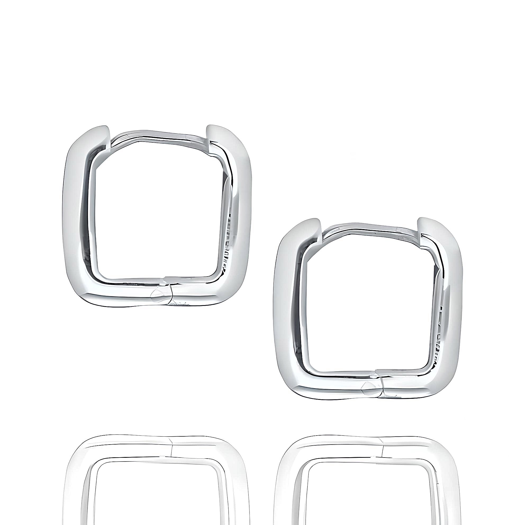 Silberohrringe mit einer quadratischen Creolenform